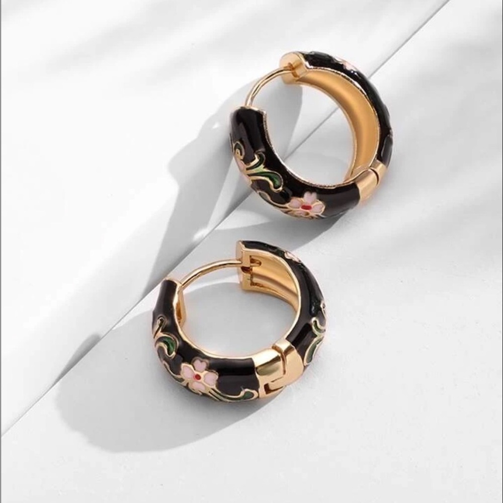 Asian Style Flower Pattern Hoop Earrings